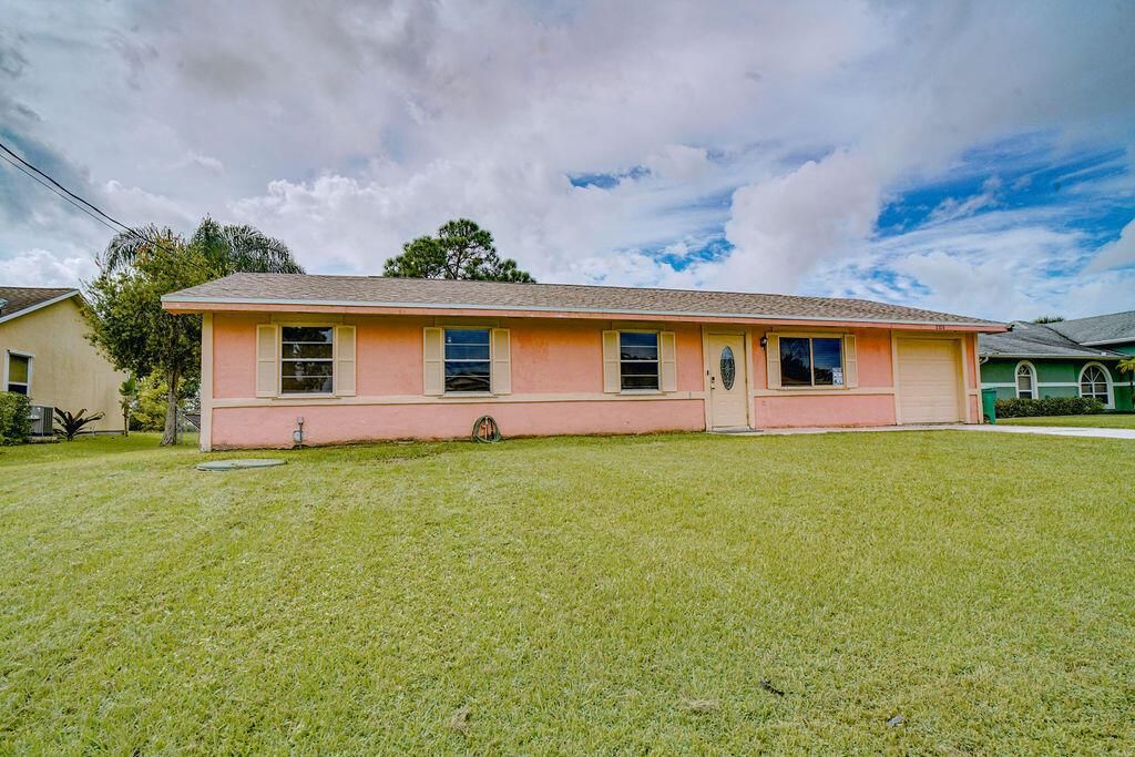 Photo of 2320 SE Harrington Avenue, Port Saint Lucie, FL 34952 (MLS # R10927219)