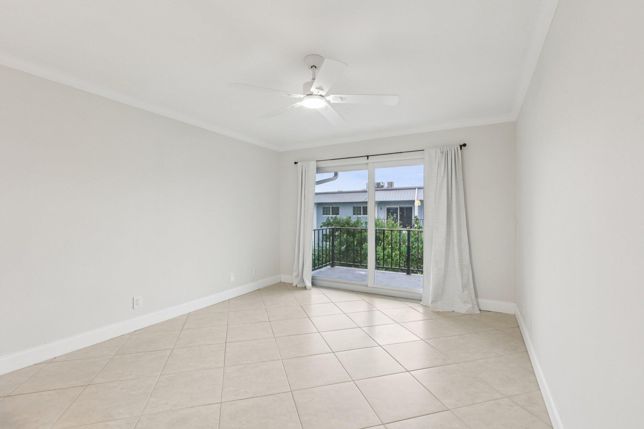 RIVER MANOR - Residential