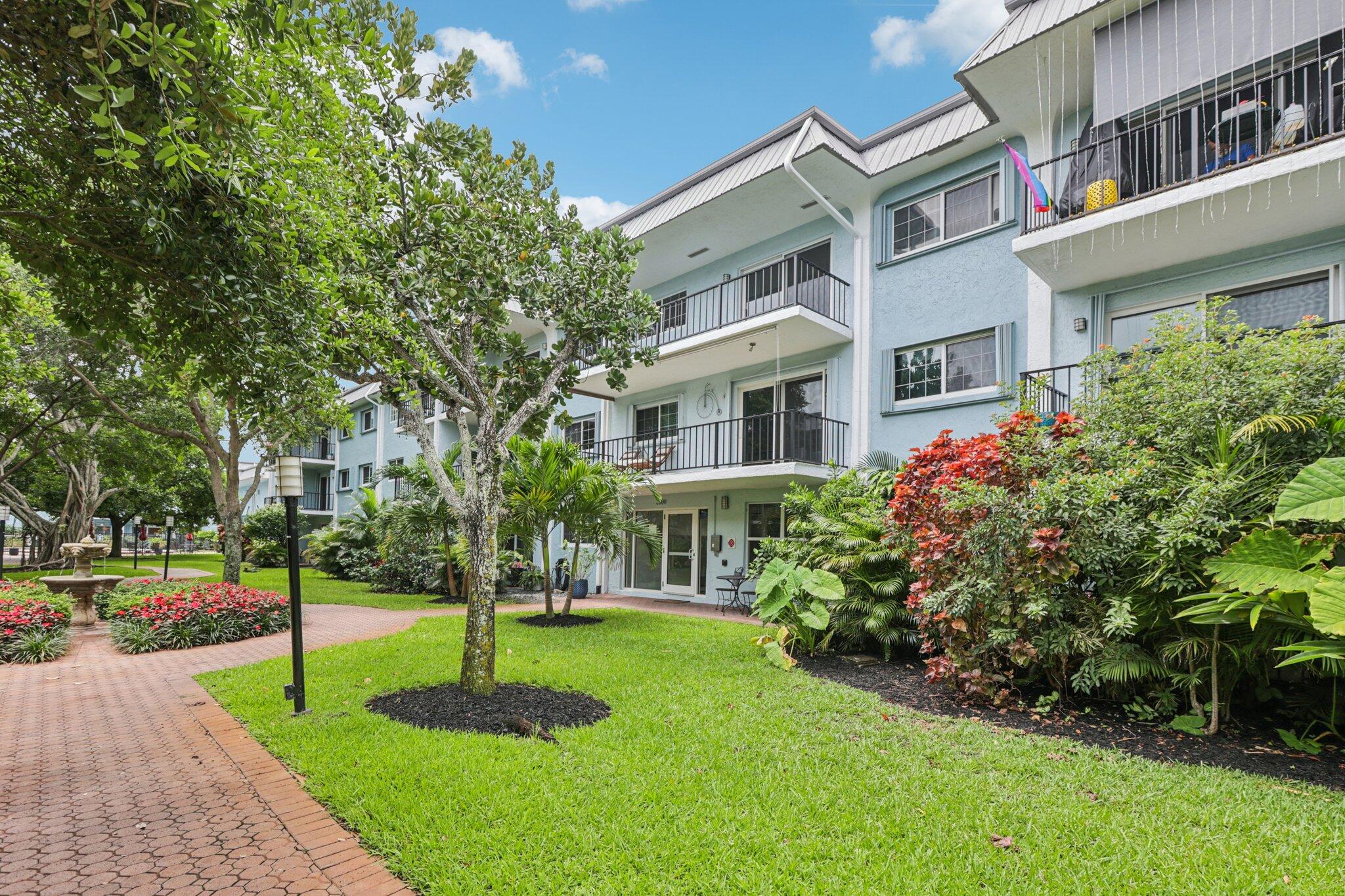 RIVER MANOR - Residential