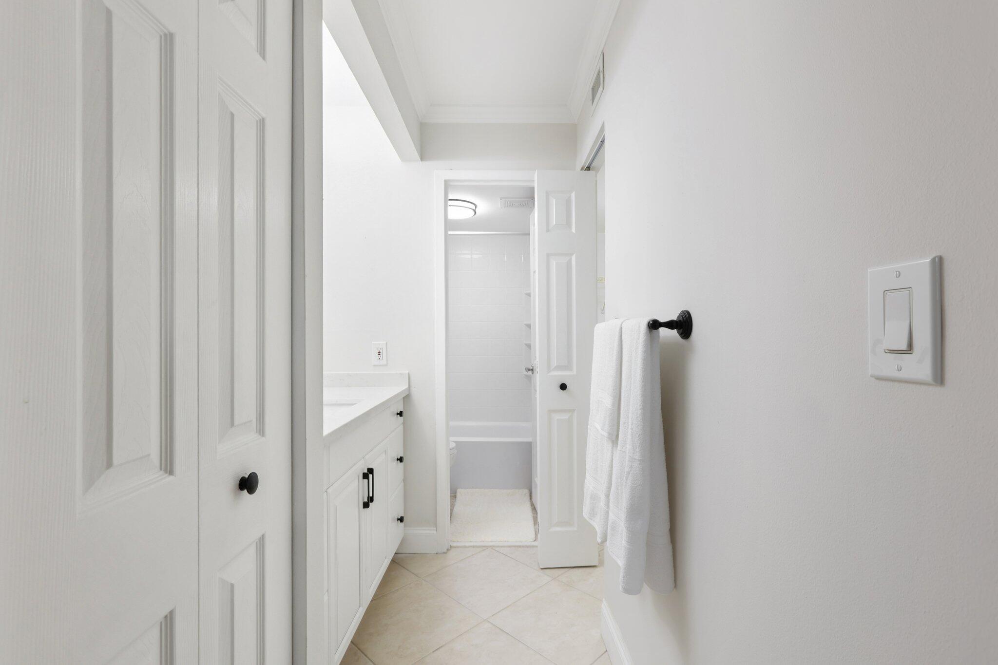 RIVER MANOR - Residential