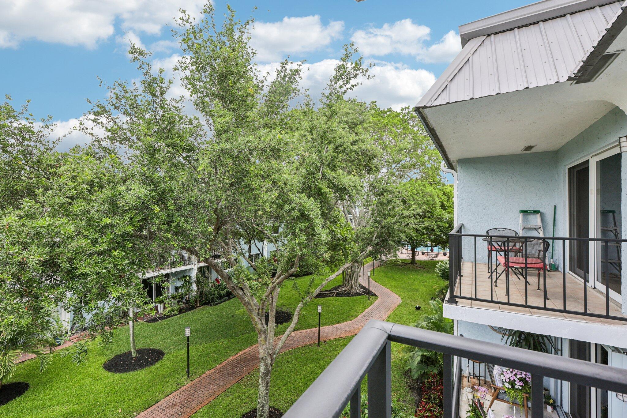 RIVER MANOR - Residential