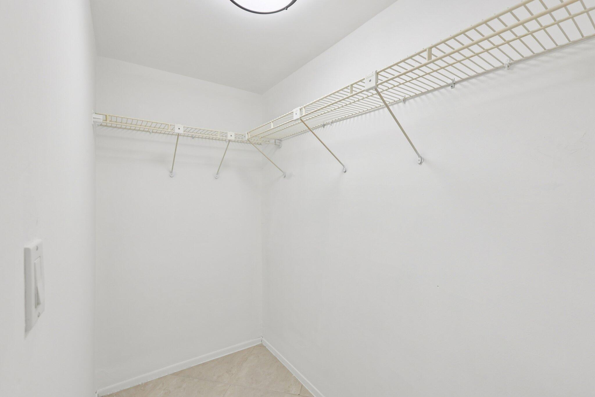 RIVER MANOR - Residential