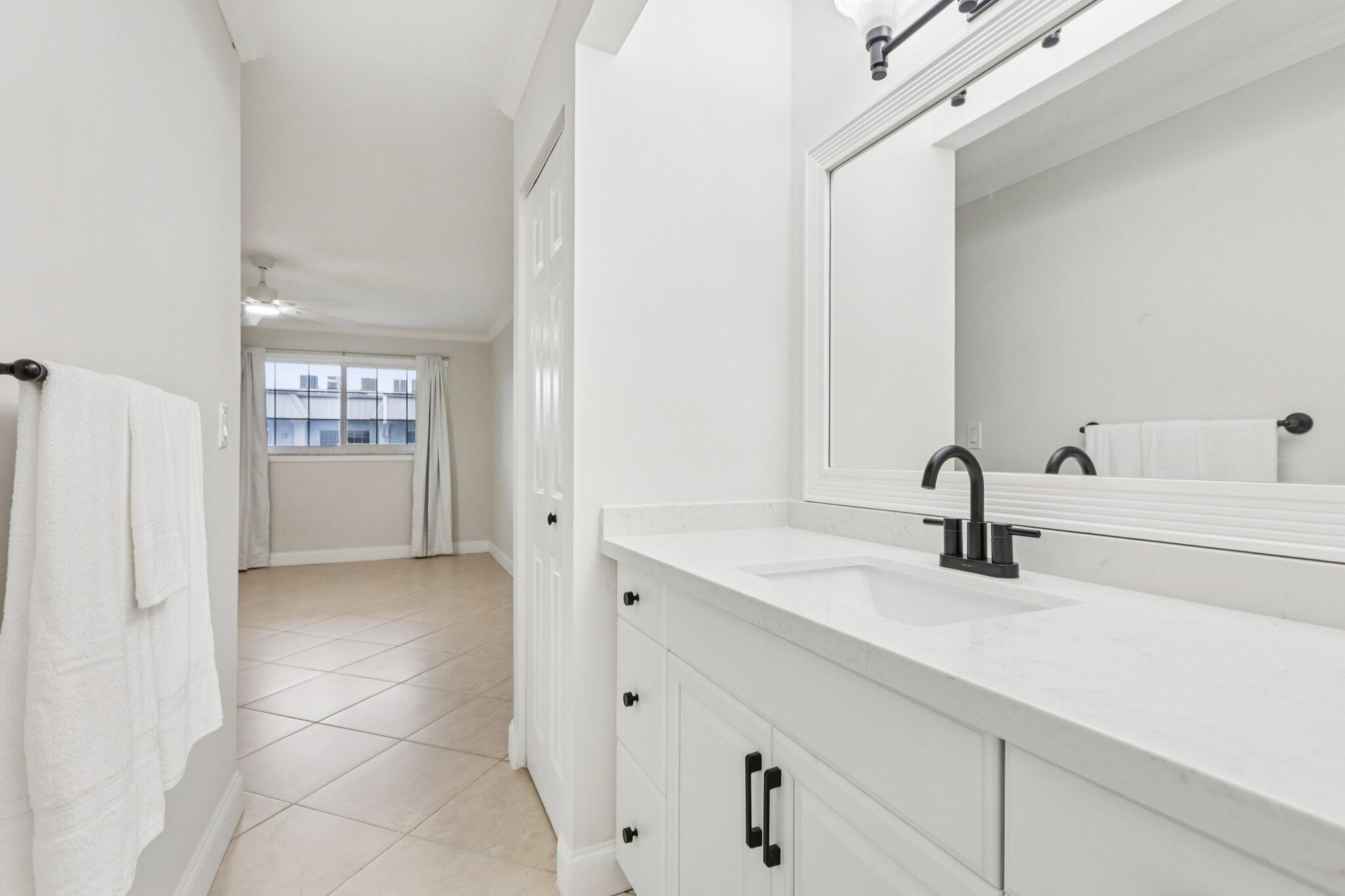 RIVER MANOR - Residential