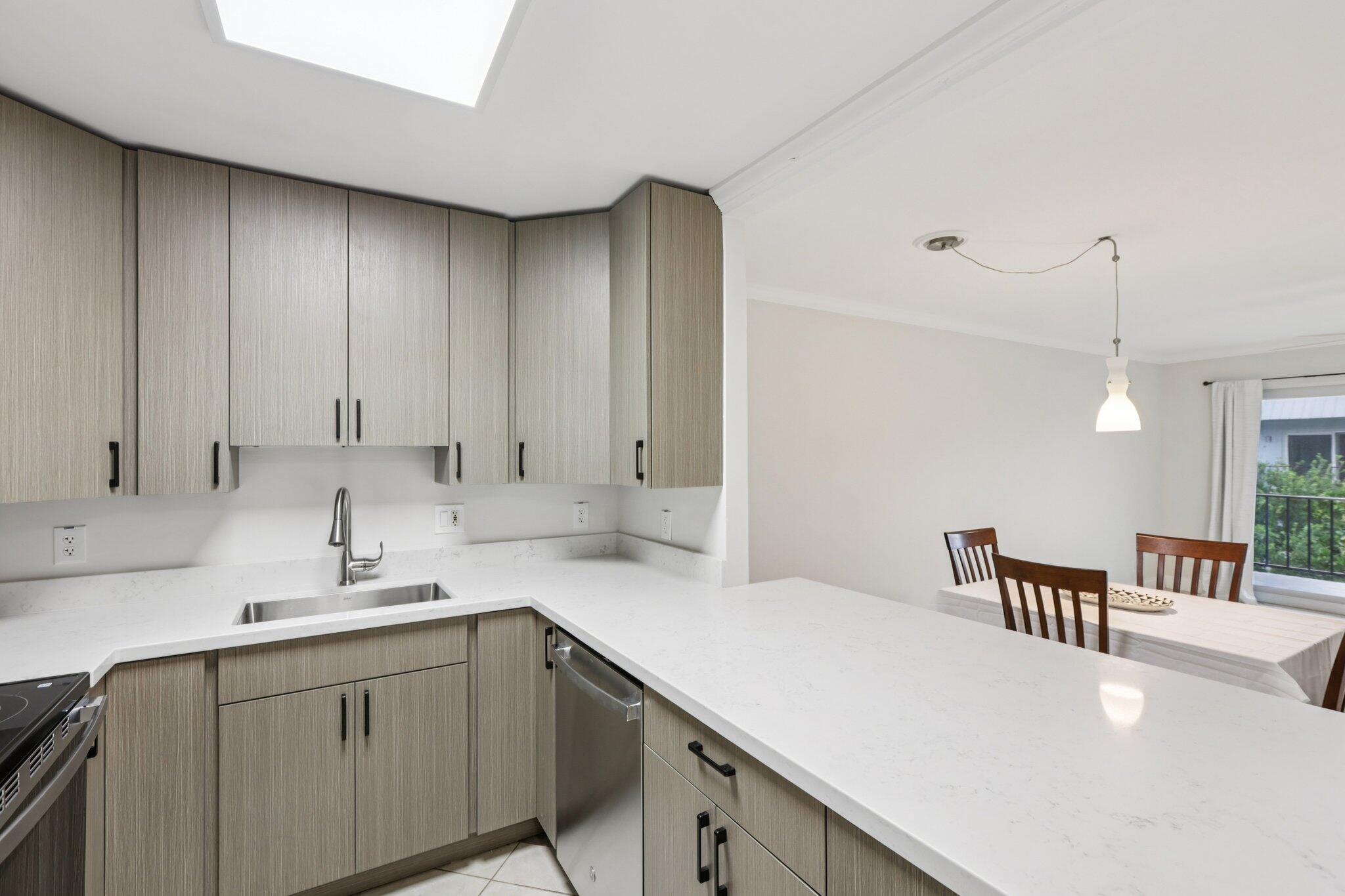 RIVER MANOR - Residential