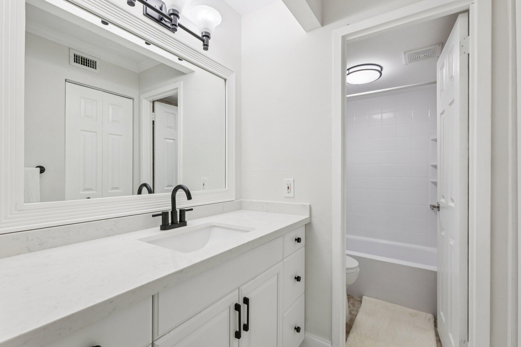 RIVER MANOR - Residential