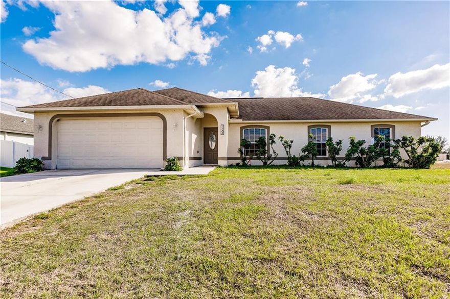 Super nice, 4 bedroom and 2 bathroom home. Spacious kitchen with plenty of cabinets. Stainless Steel appliances. All rooms are large including a screened patio Come take a look at this home quickly, will not last on the market long. Showings only available Tuesday and Saturdays from 1pm to 4pm due to tenant availability. Tenant is on a month to month lease and will move in 30 days