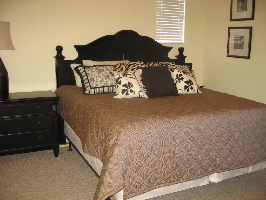 VERSAILLES - Residential Lease