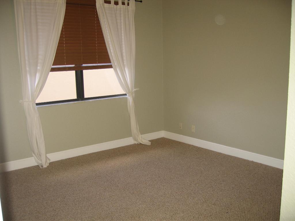 VERSAILLES - Residential Lease