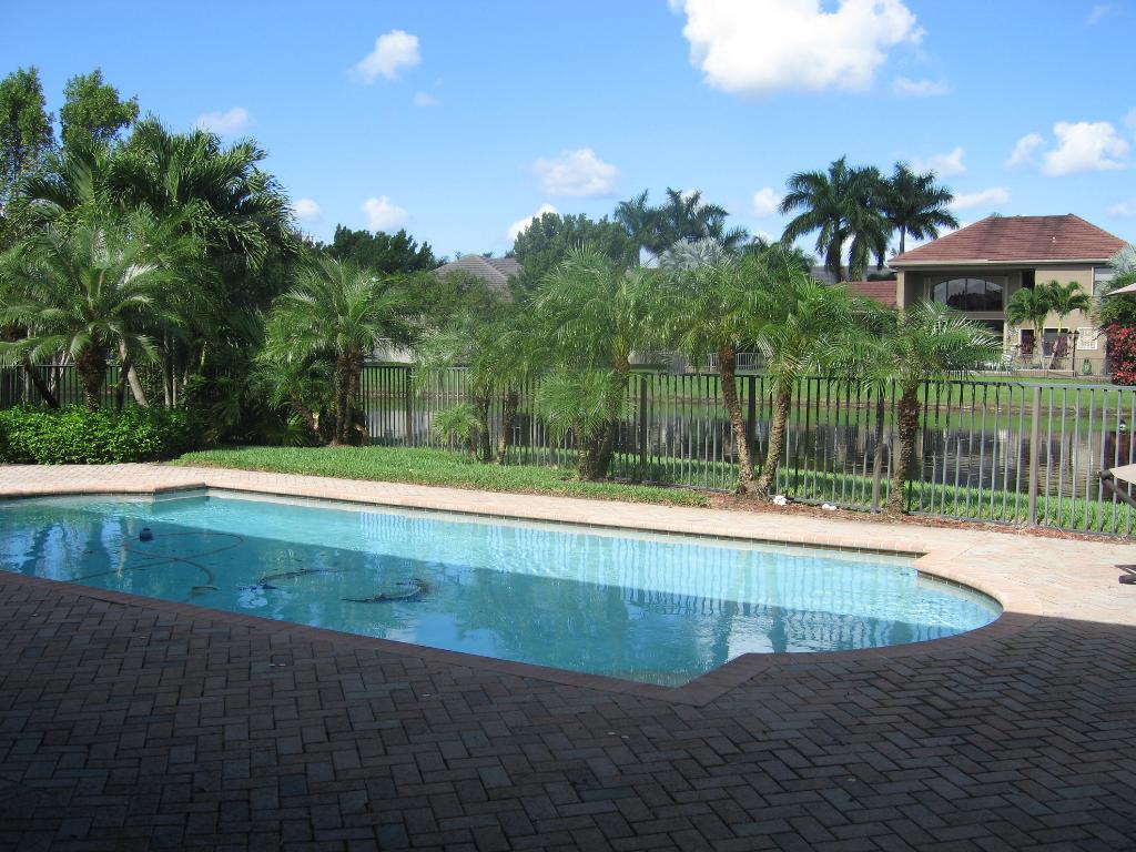 VERSAILLES - Residential Lease