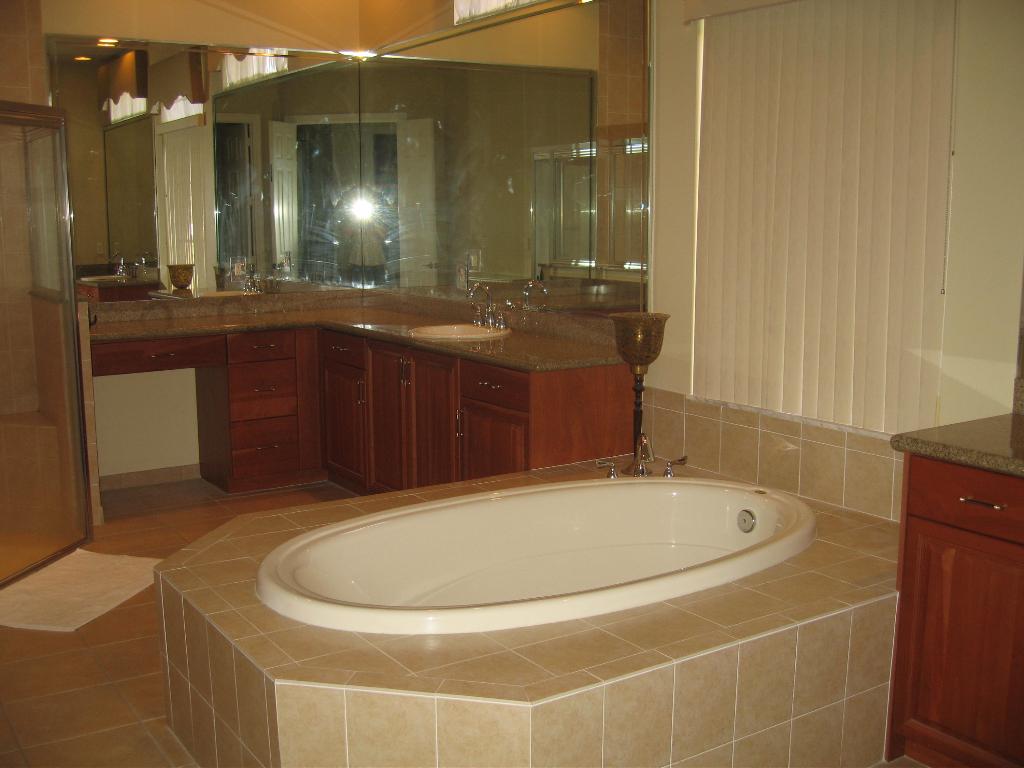 VERSAILLES - Residential Lease