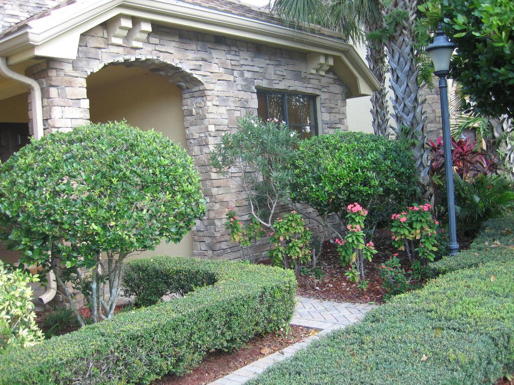 VERSAILLES - Residential Lease