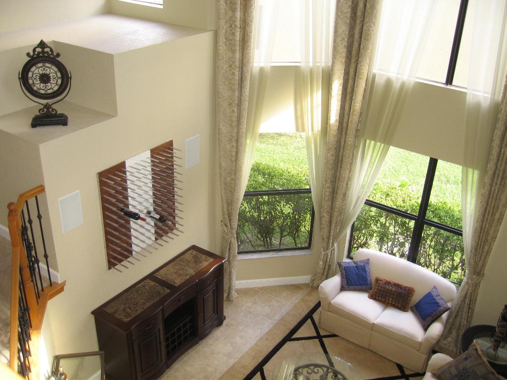 VERSAILLES - Residential Lease