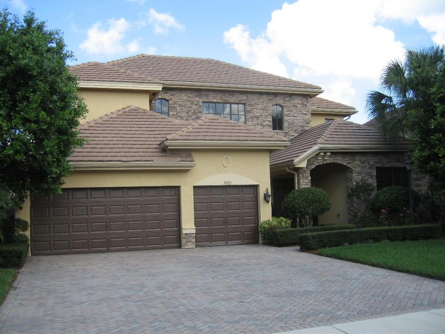 Beautiful pool home on lake; stunning and contemporary; cul de sac lot. Perfect rental in great condition; immaculate. Master down plus office; spacious office with 3BR up. Rent includes monthly pool maintenance.