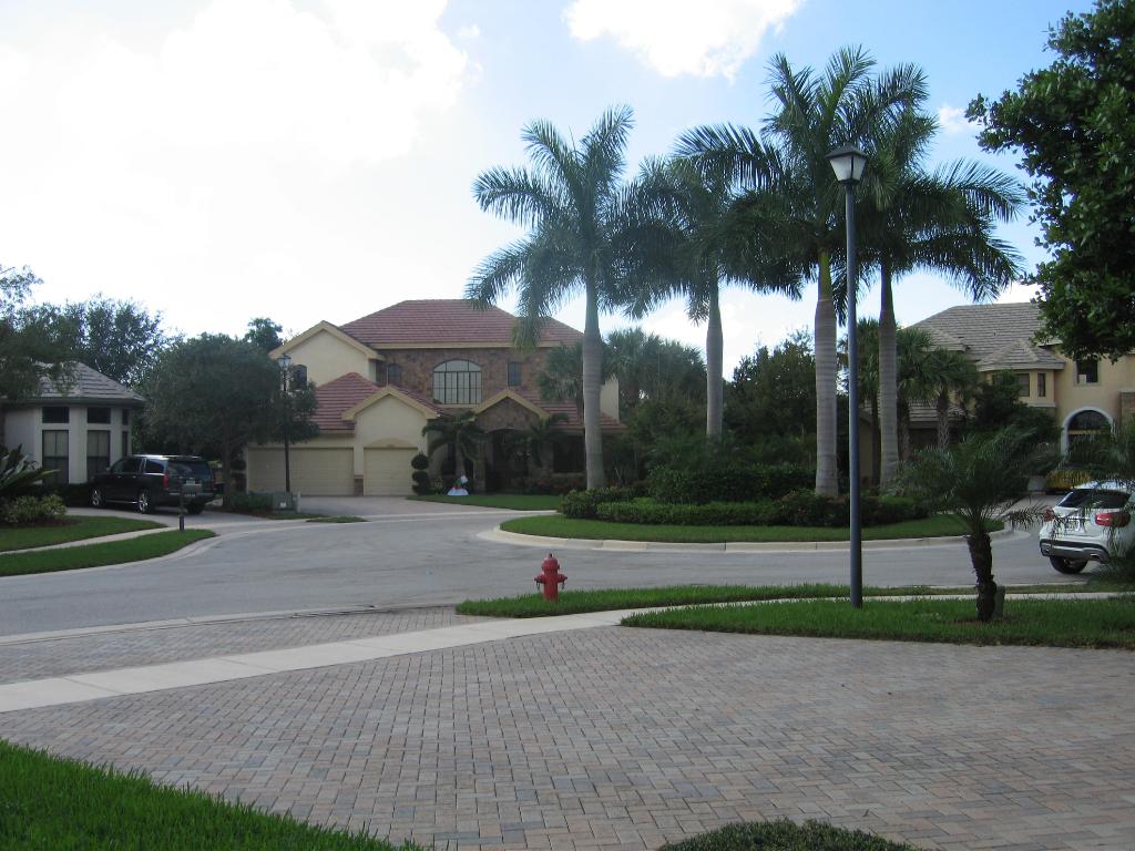 VERSAILLES - Residential Lease