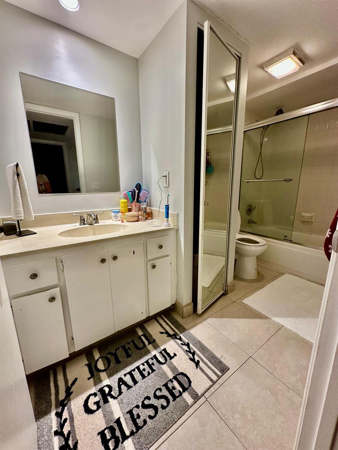 SHERWOOD LAKES - Residential