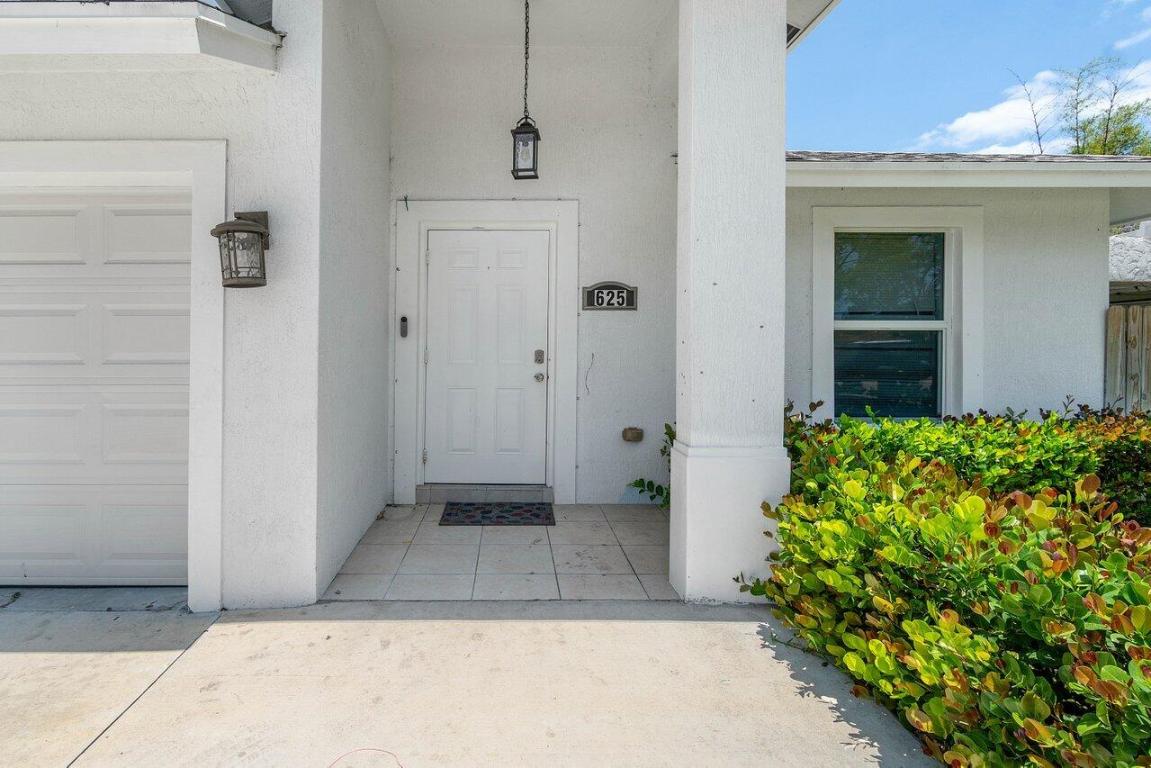 625 Forest Hill Boulevard