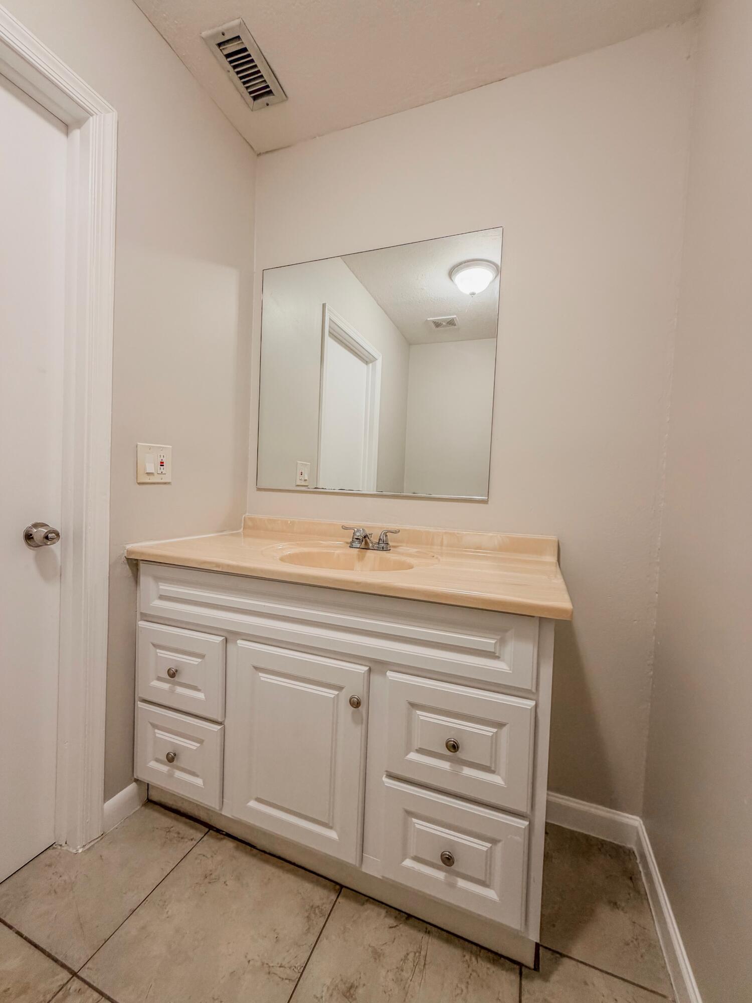 WOODSTOCK TWNHS - Residential Lease