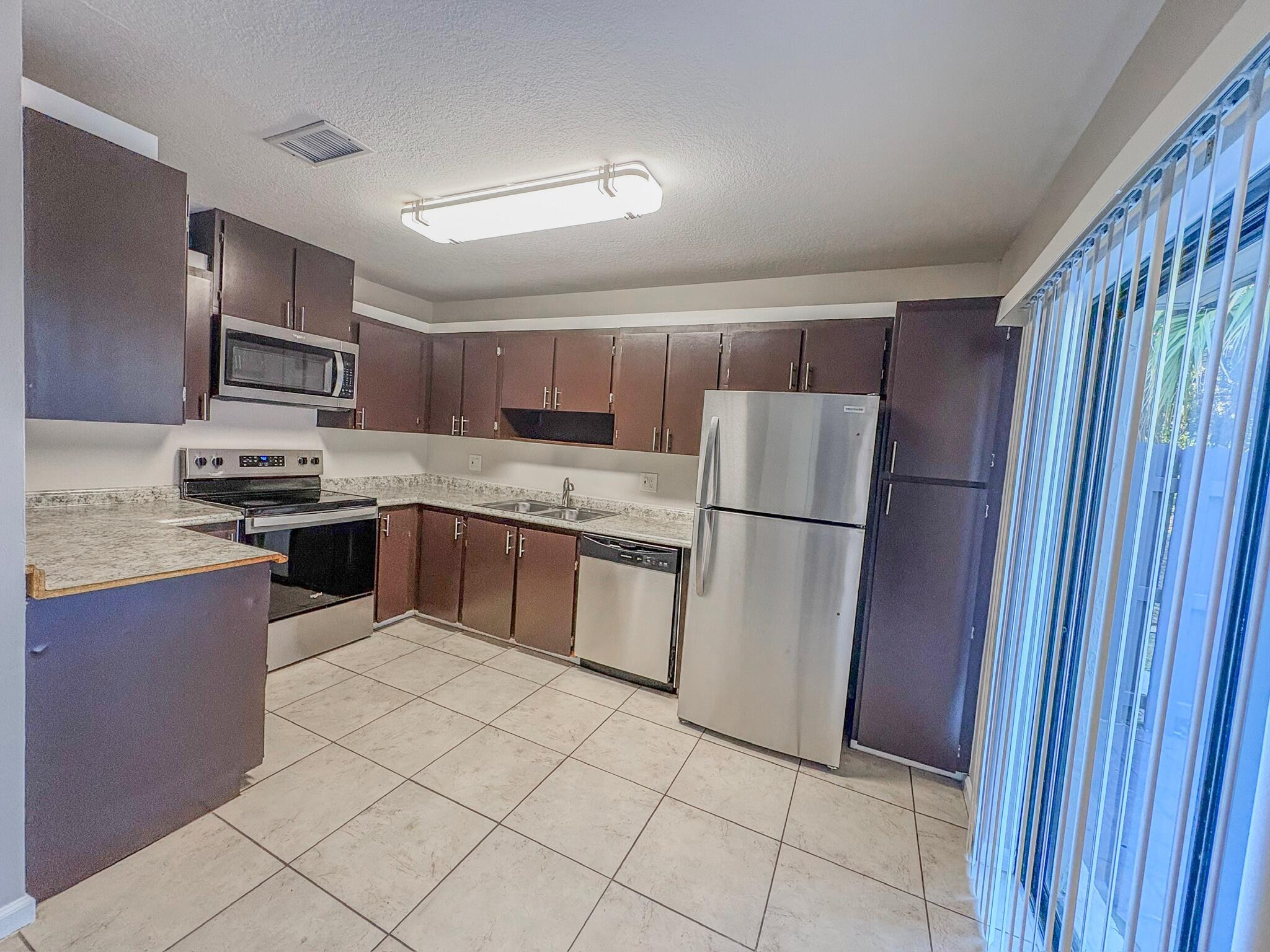 WOODSTOCK TWNHS - Residential Lease