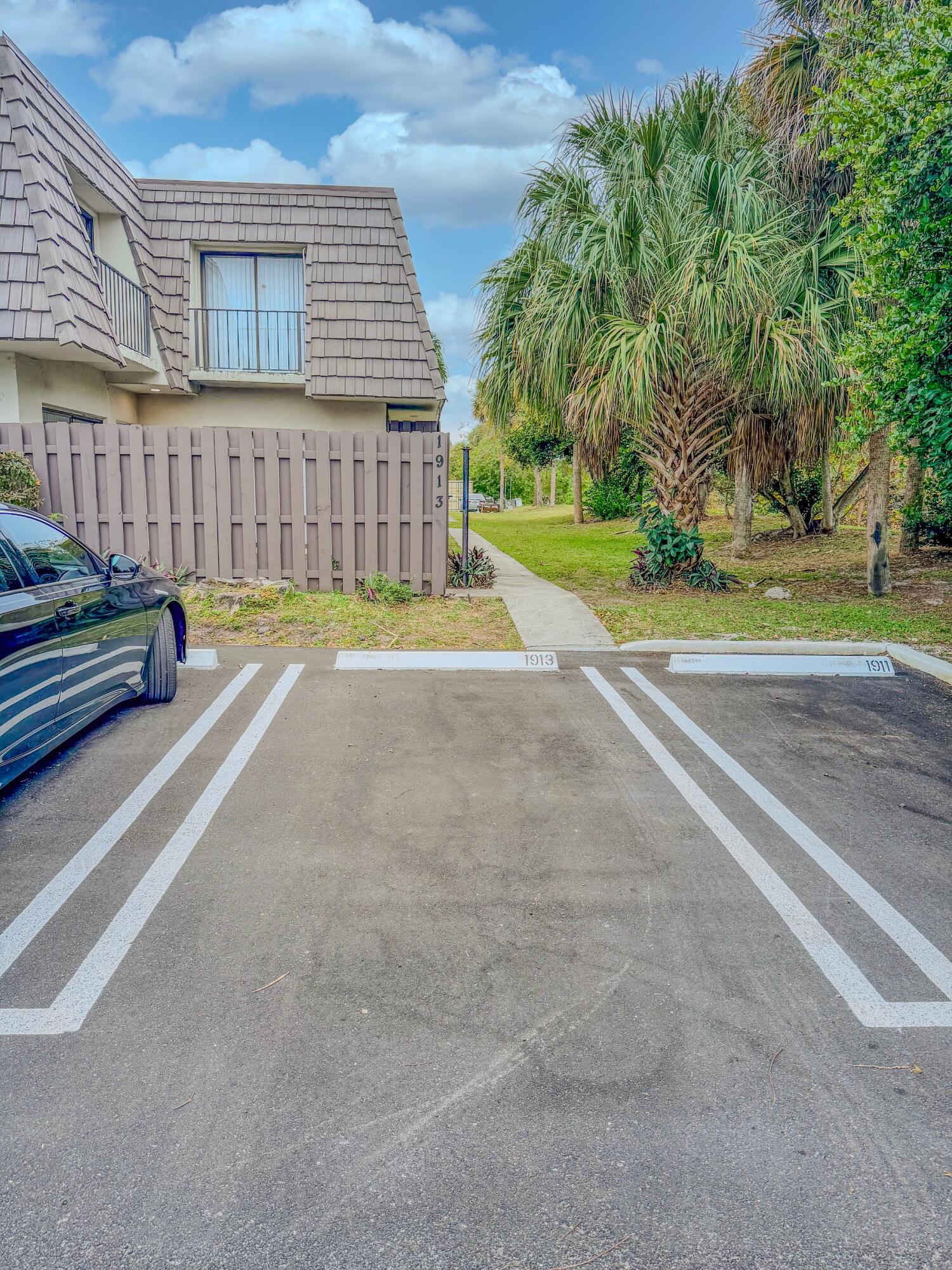 WOODSTOCK TWNHS - Residential Lease