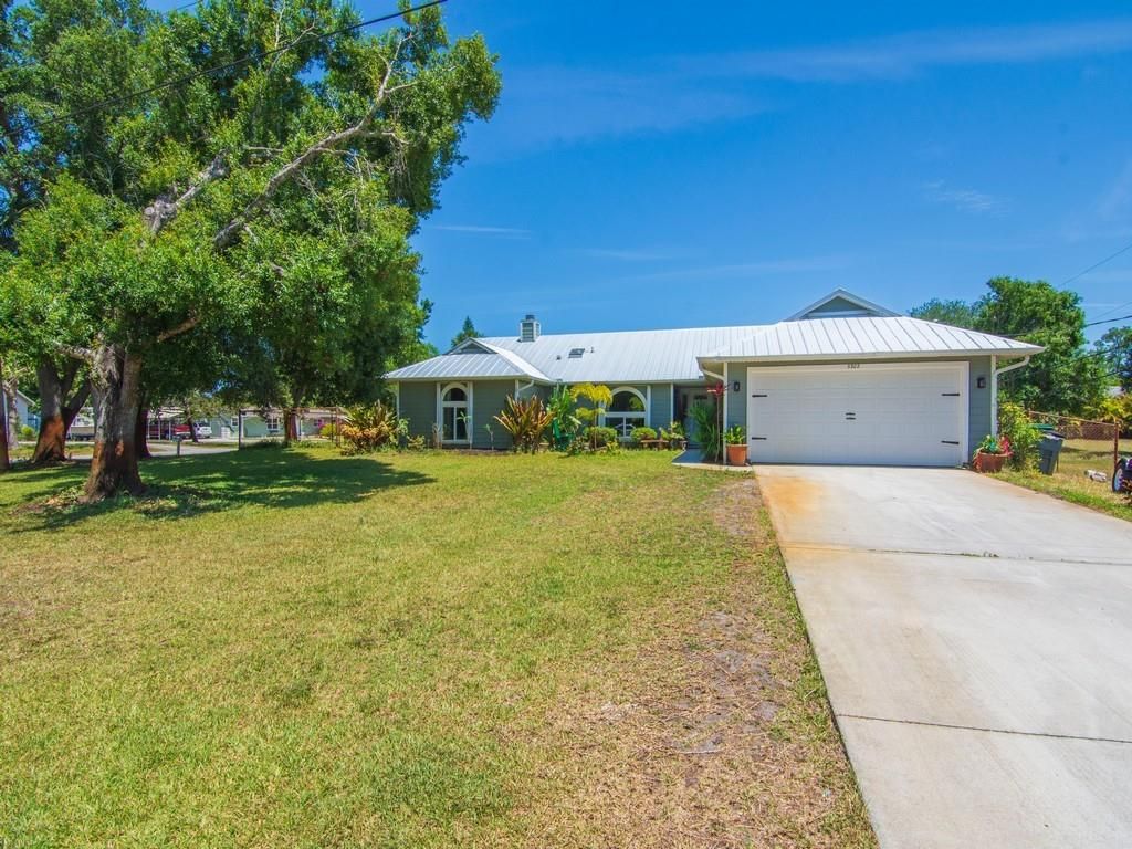 Photo of 5302 E Seminole Road, Fort Pierce, FL 34951 (MLS # F10434642)