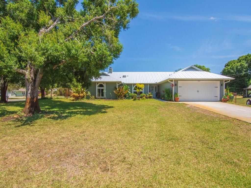 Photo of 5302 E Seminole Road, Fort Pierce, FL 34951 (MLS # F10434642)