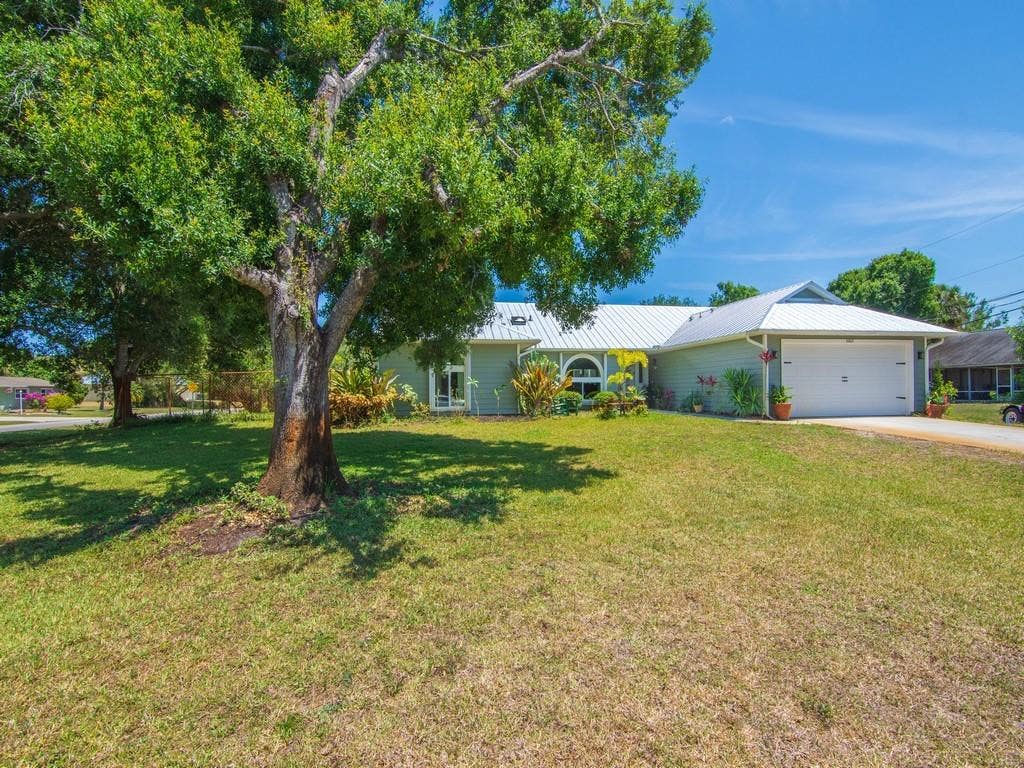 Photo of 5302 E Seminole Road, Fort Pierce, FL 34951 (MLS # F10434642)