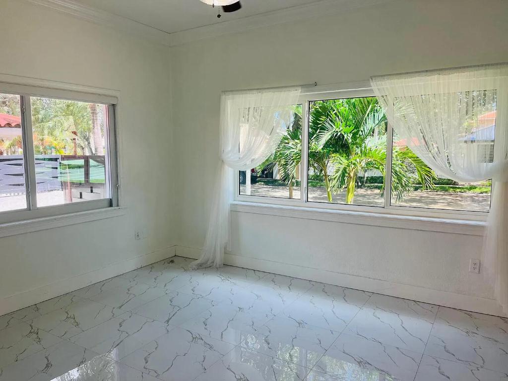 5TH ADDN TO ROYAL OAKS - Residential Lease