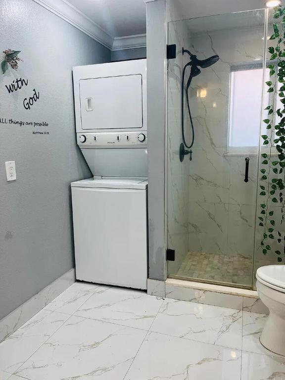 5TH ADDN TO ROYAL OAKS - Residential Lease