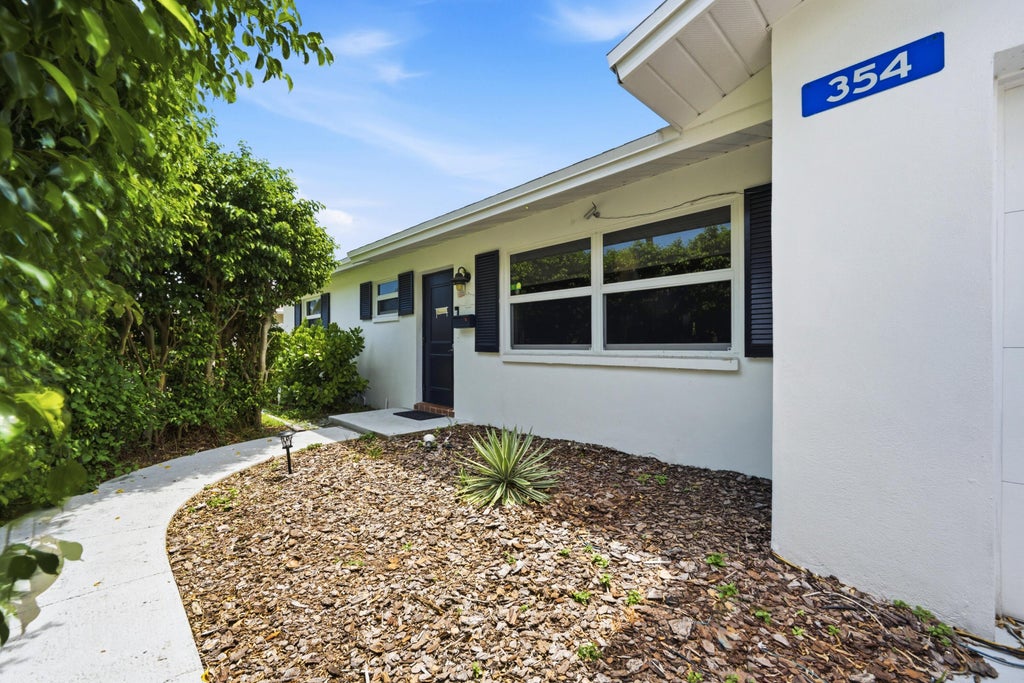 Photo of 354 Edmor Road, West Palm Beach, FL 33405 (MLS # B26070321)