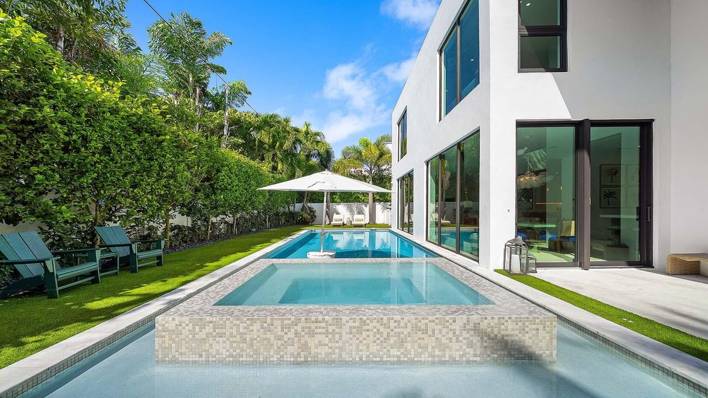 Photo of 254 NE 4th Street, Boca Raton, FL 33432 (MLS # B26013700)