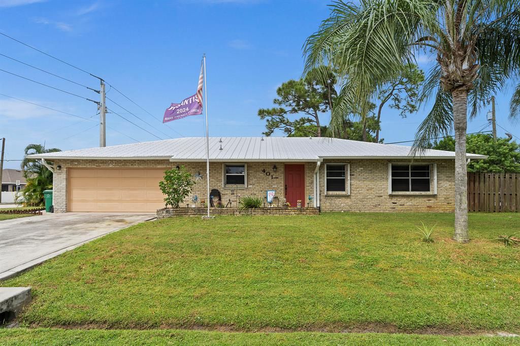 Photo of 401 SE Wallace Terrace, Port Saint Lucie, FL 34983 (MLS # R10754595)