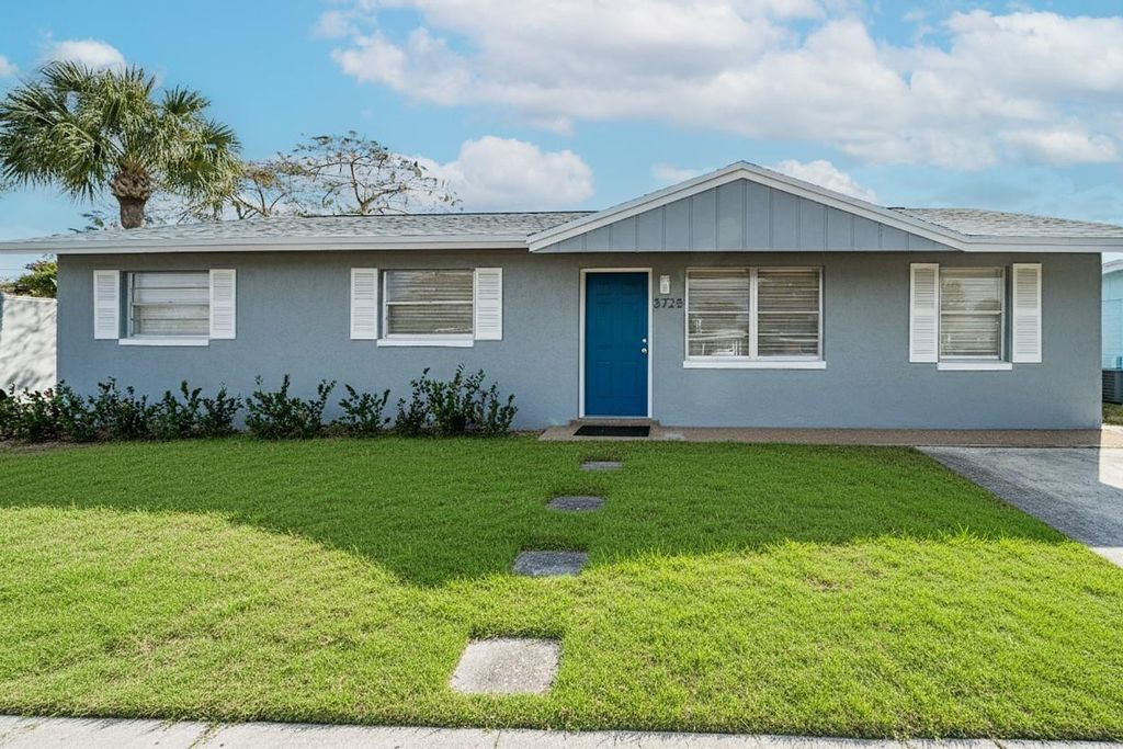 Photo of 3728 Dunes Road, Palm Beach Gardens, FL 33410 (MLS # F10539141)