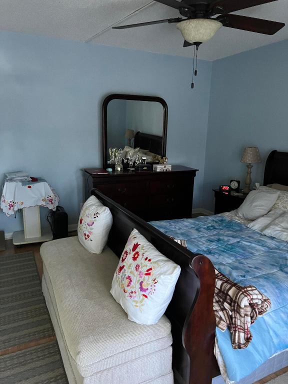 HOLIDAY SPRINGS VILLAGE 1 CONDO - Residential