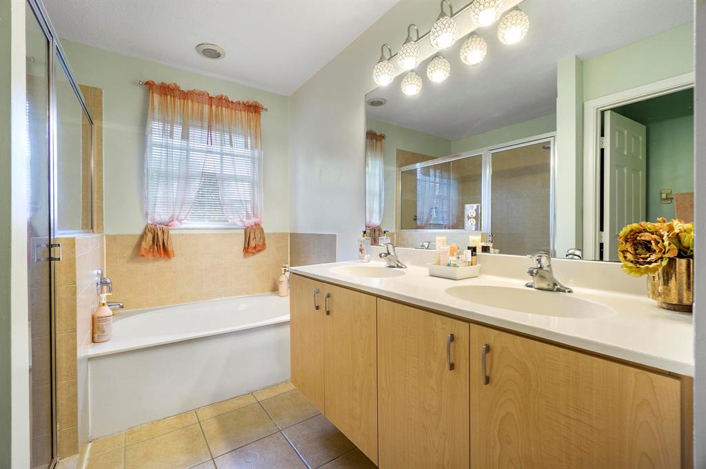 VICTORIA WOODS 3B - Residential