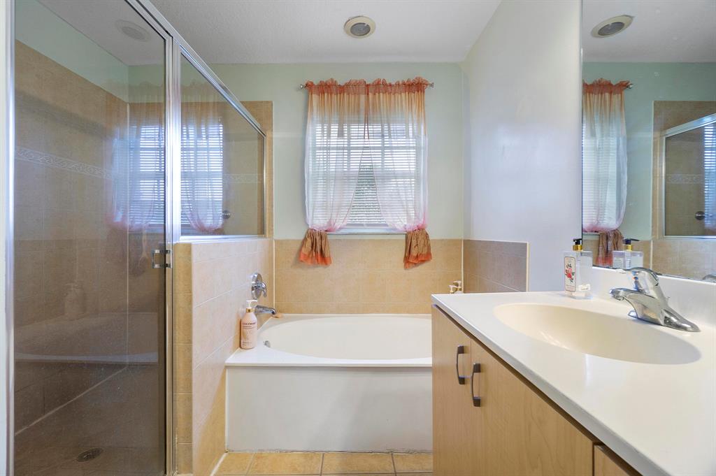 VICTORIA WOODS 3B - Residential