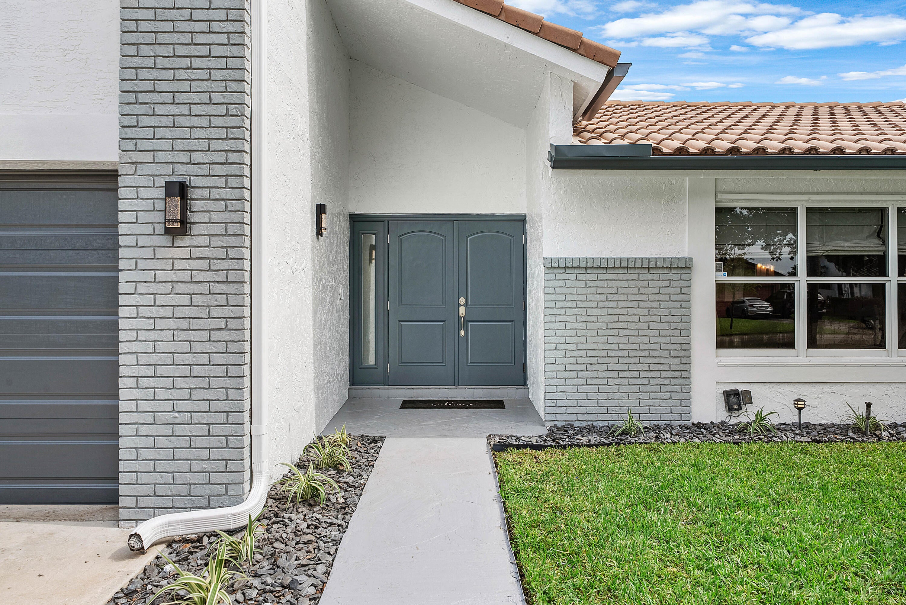 10975 NW 19TH Street, Coral Springs, FL, 33071/$799,900 2 10975 NW 19TH Street