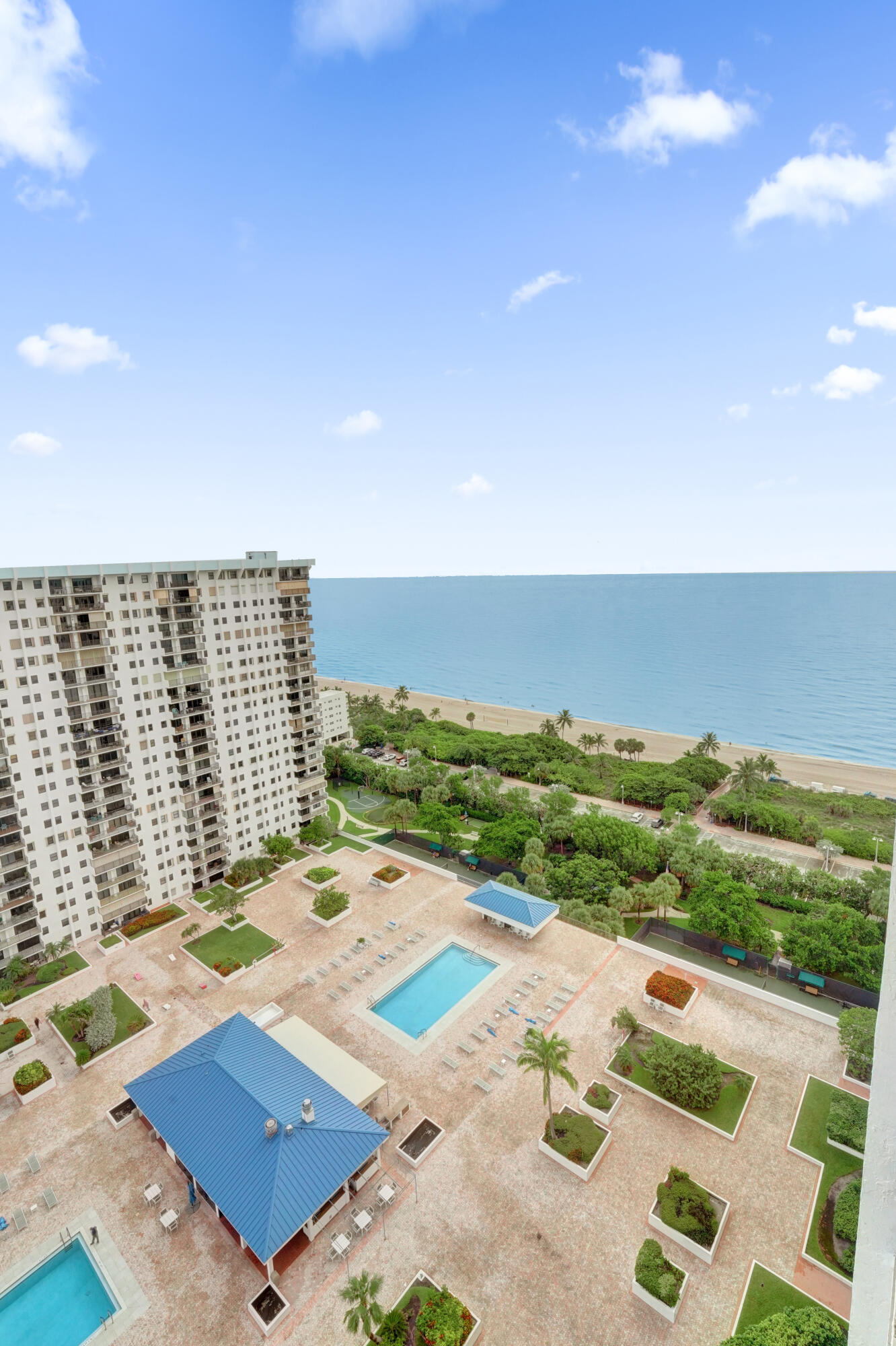SUMMIT CONDO - Residential