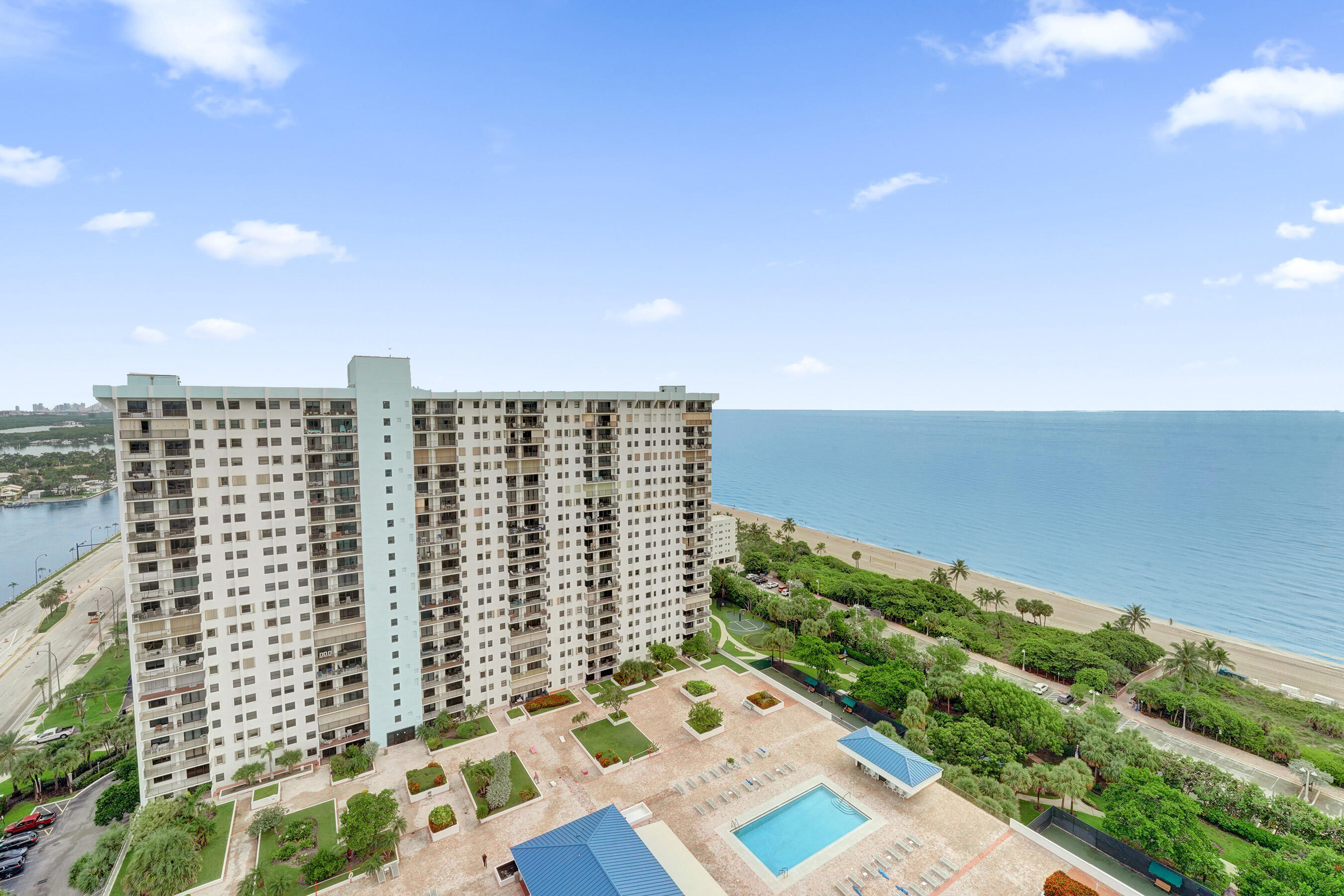 SUMMIT CONDO - Residential