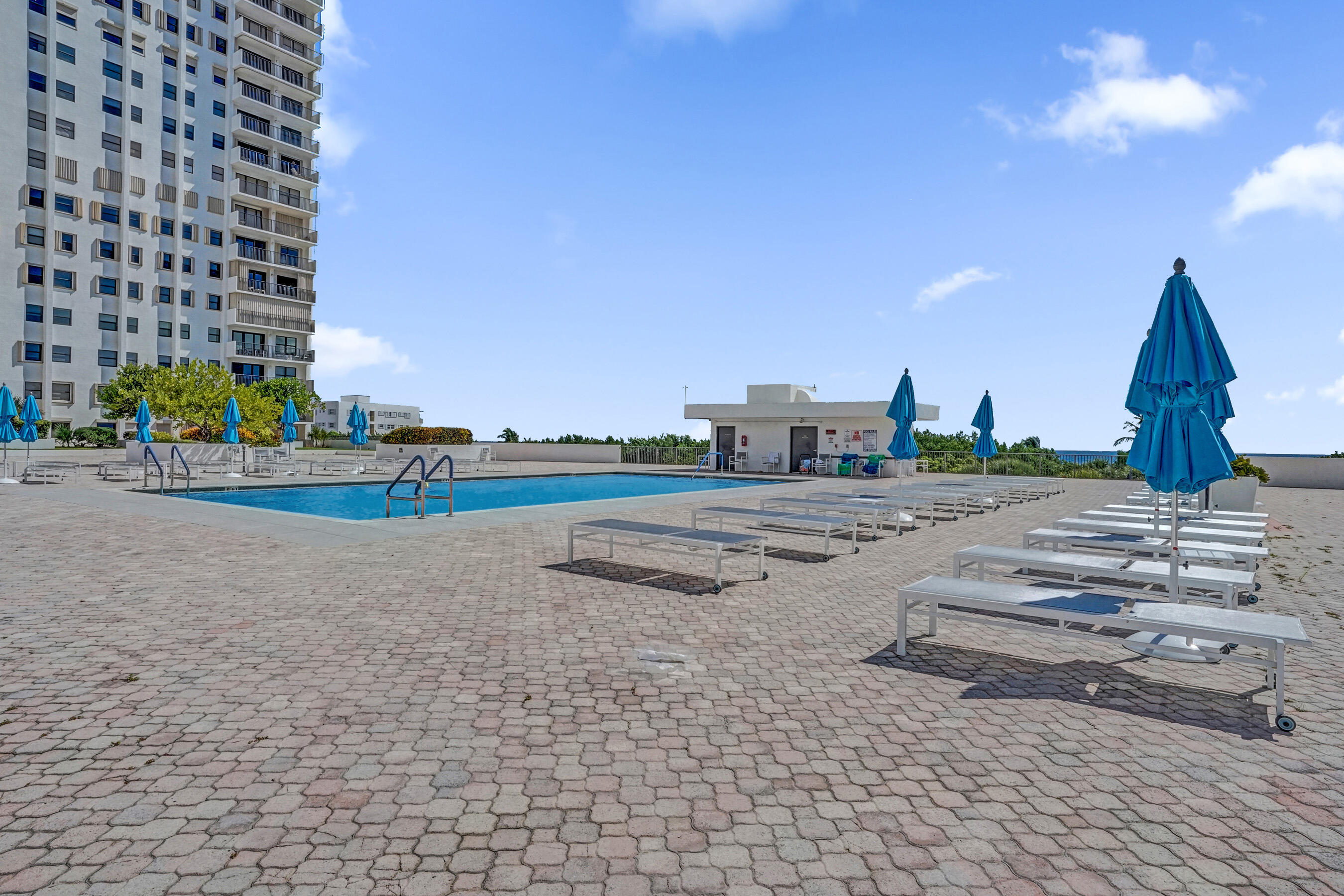 SUMMIT CONDO - Residential