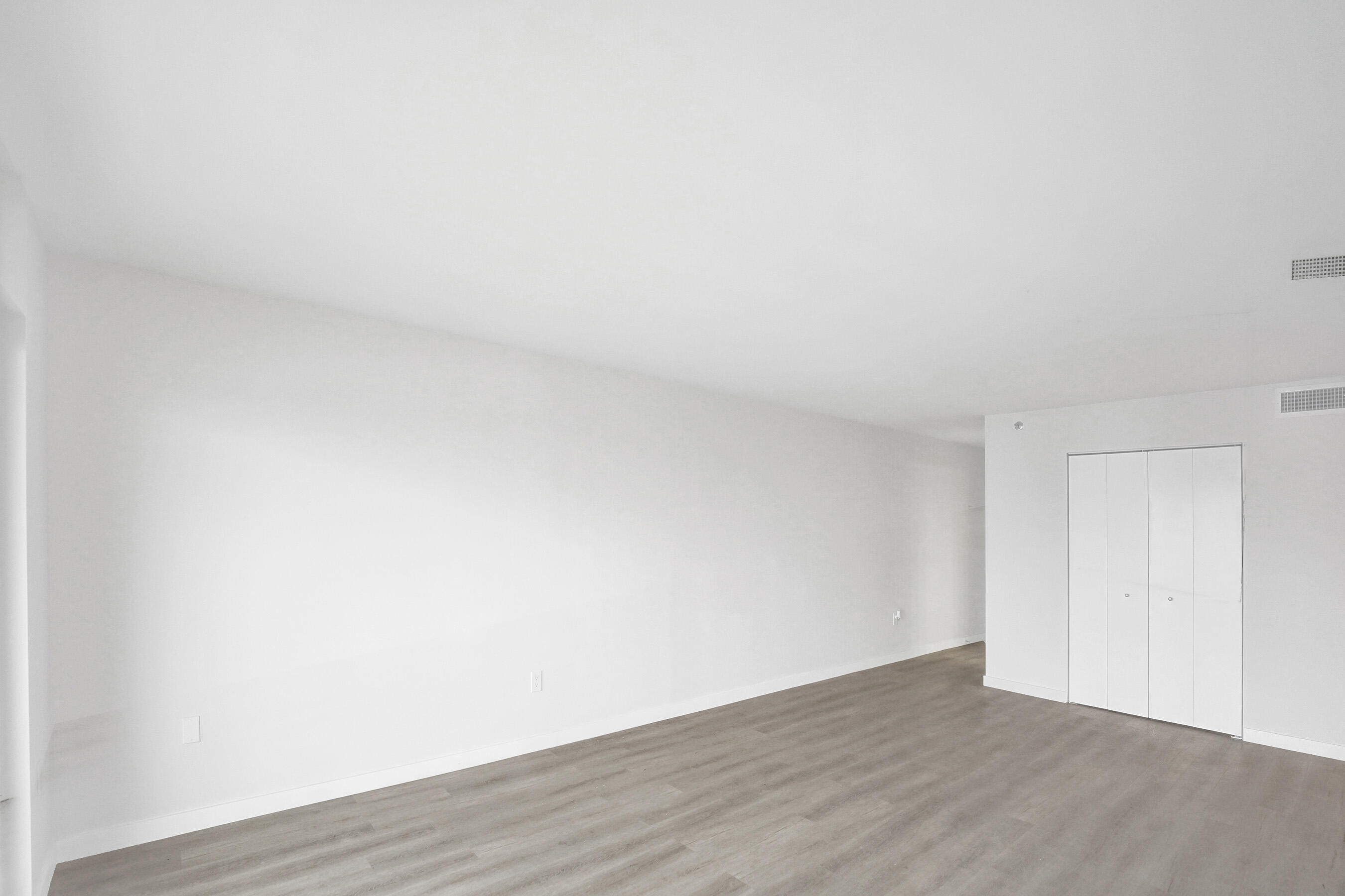 SUMMIT CONDO - Residential