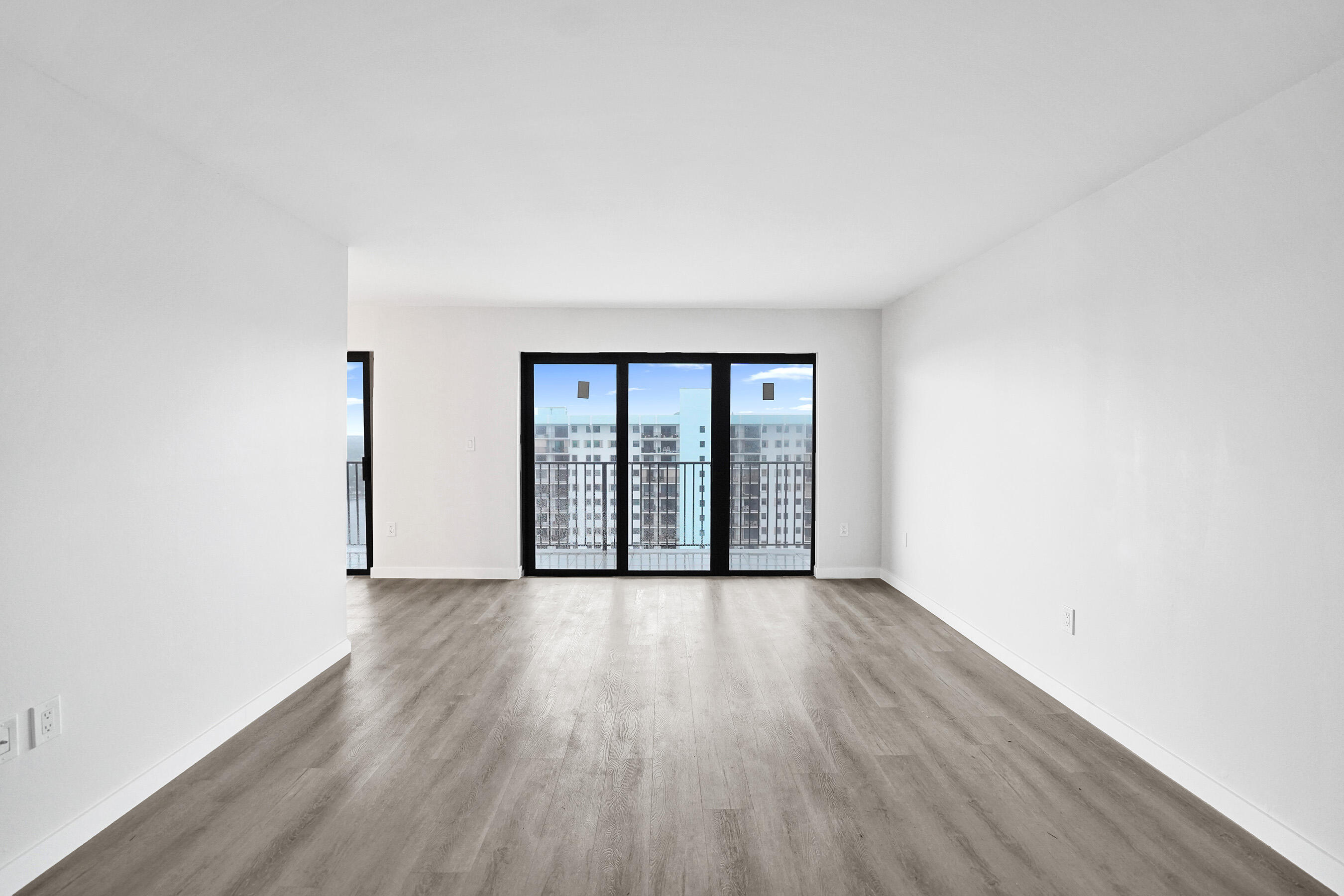 SUMMIT CONDO - Residential