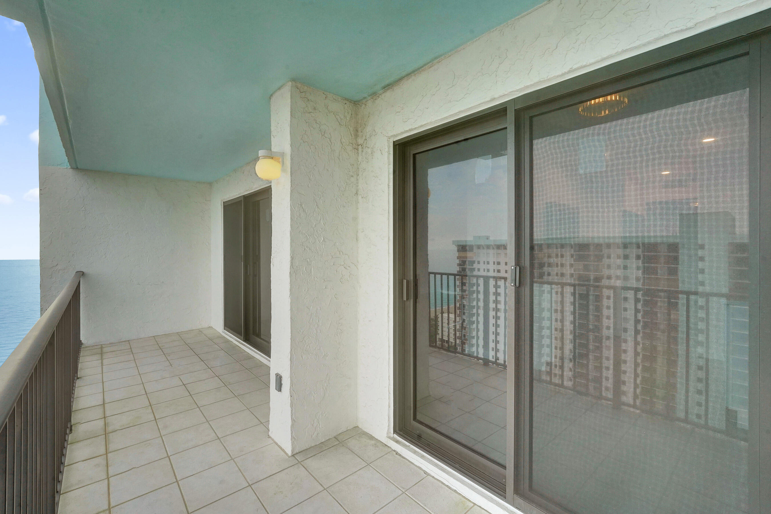 SUMMIT CONDO - Residential