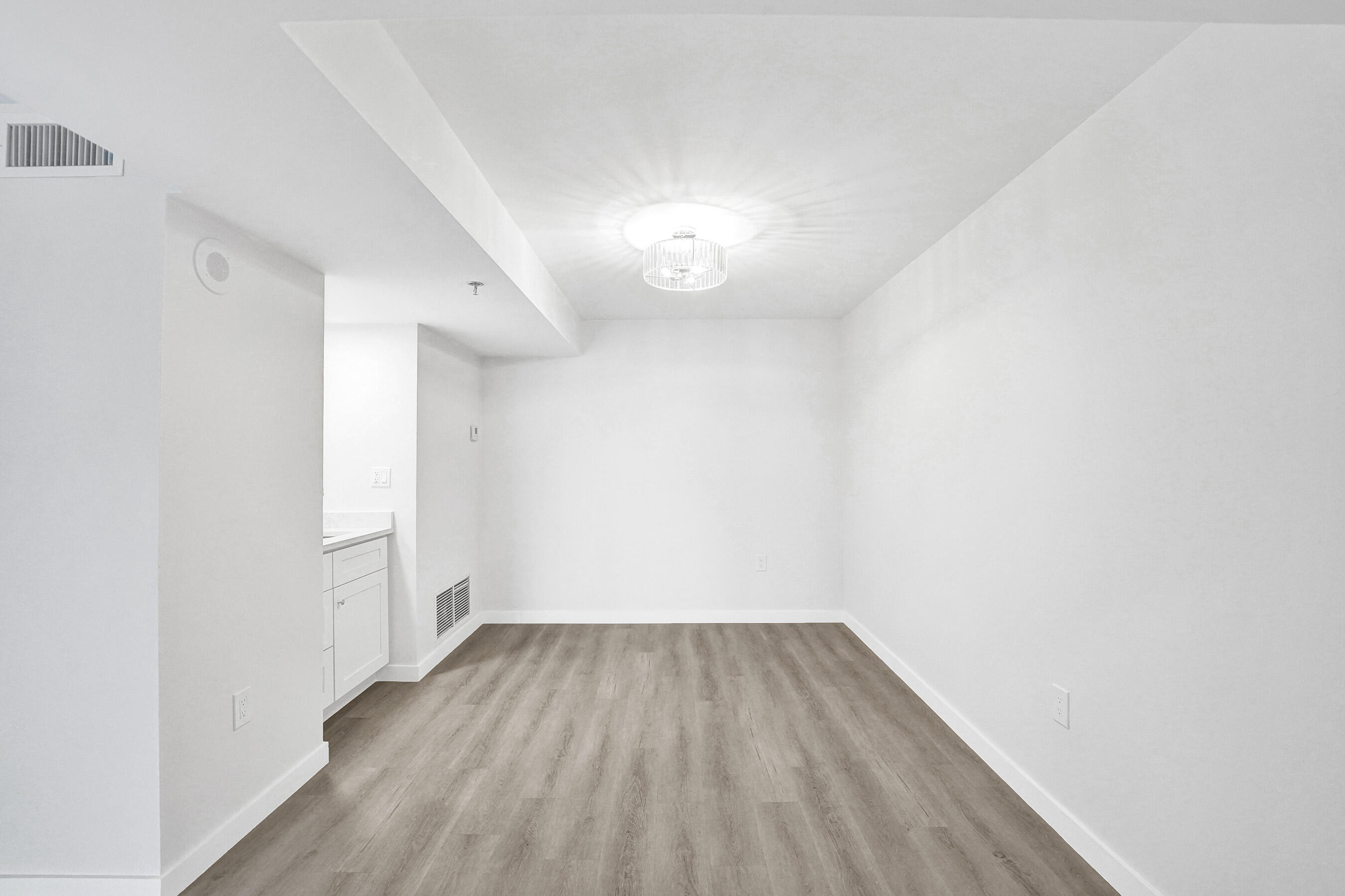 SUMMIT CONDO - Residential