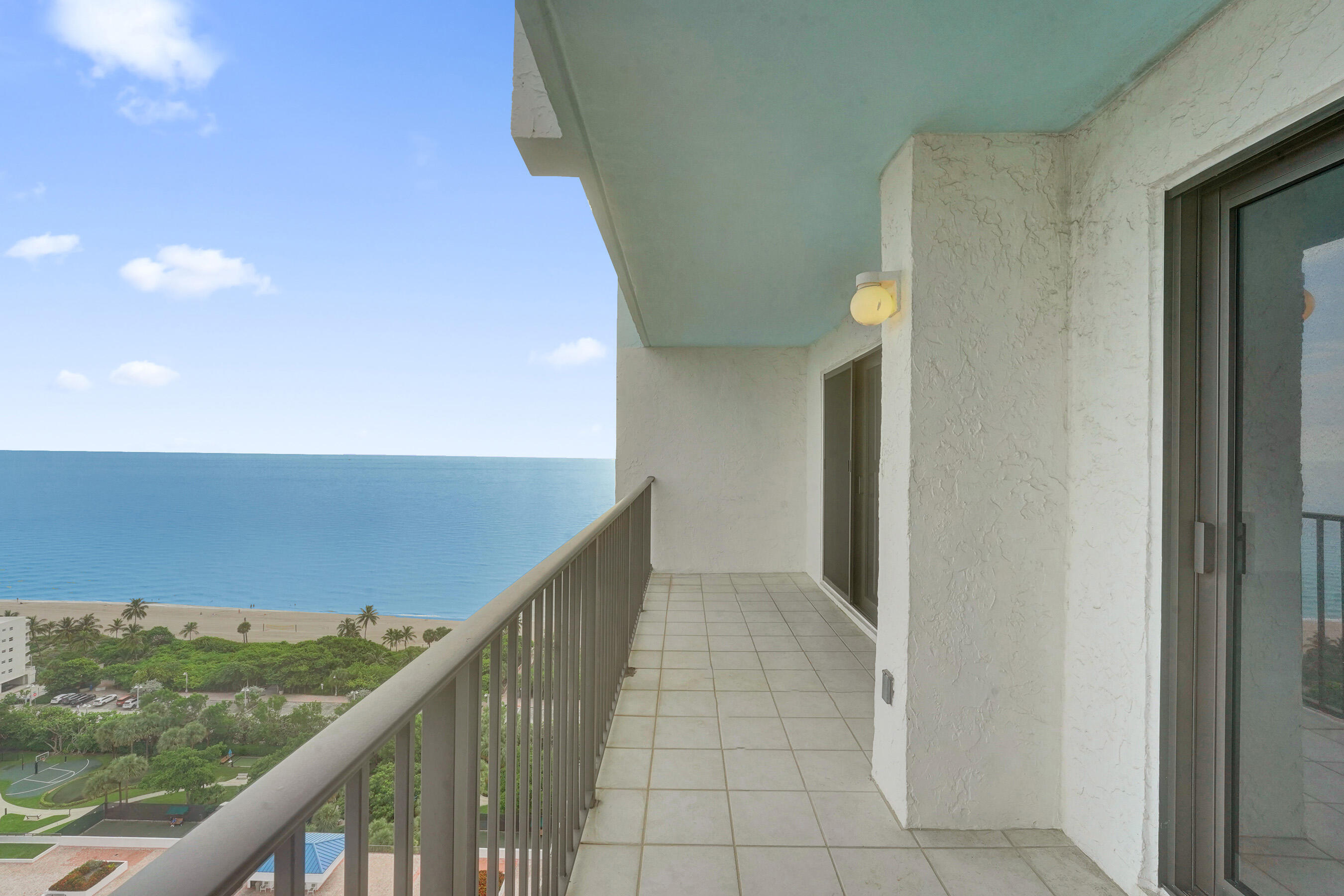 SUMMIT CONDO - Residential