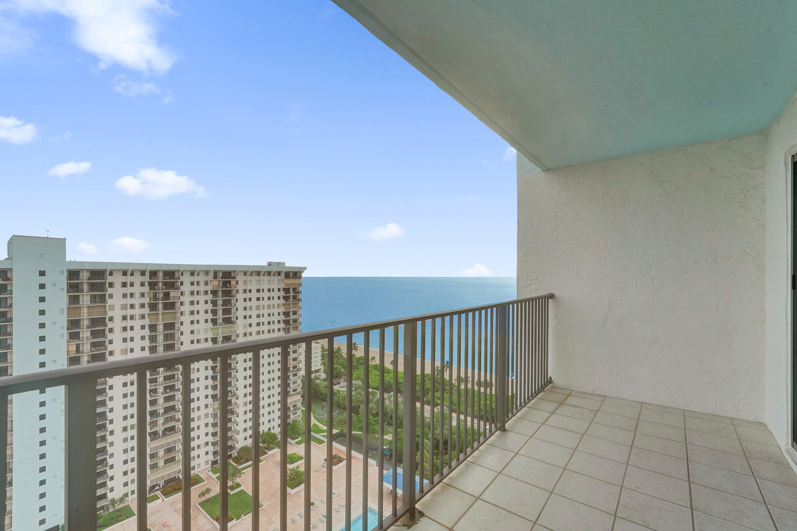 SUMMIT CONDO - Residential