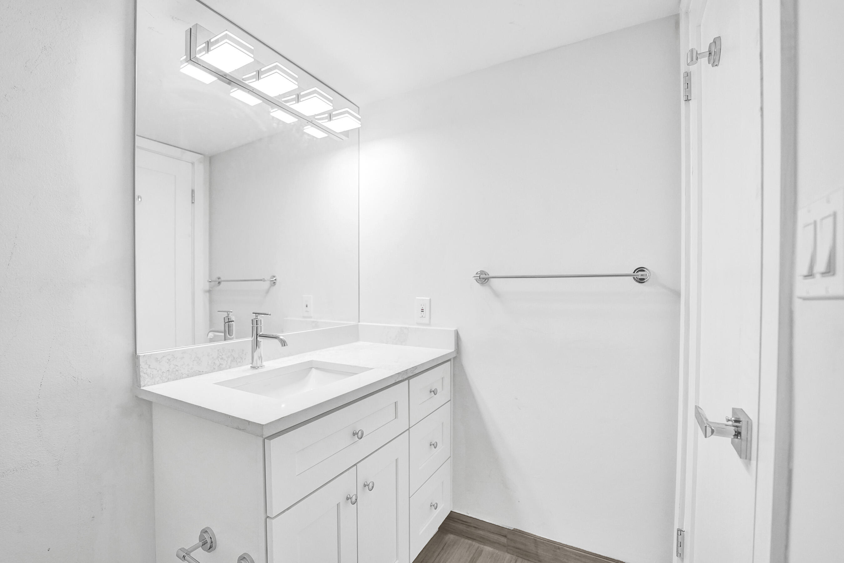 SUMMIT CONDO - Residential