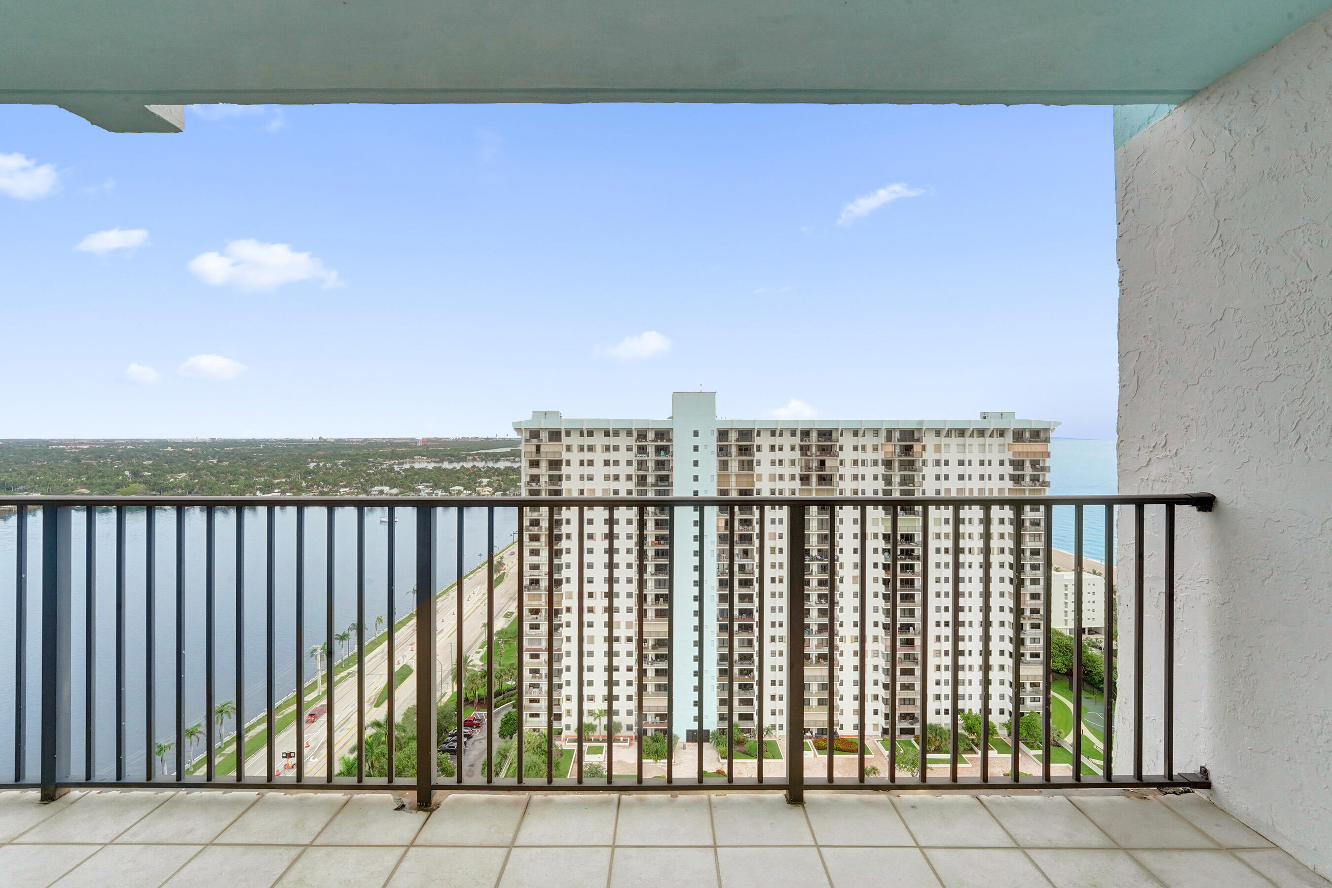 SUMMIT CONDO - Residential
