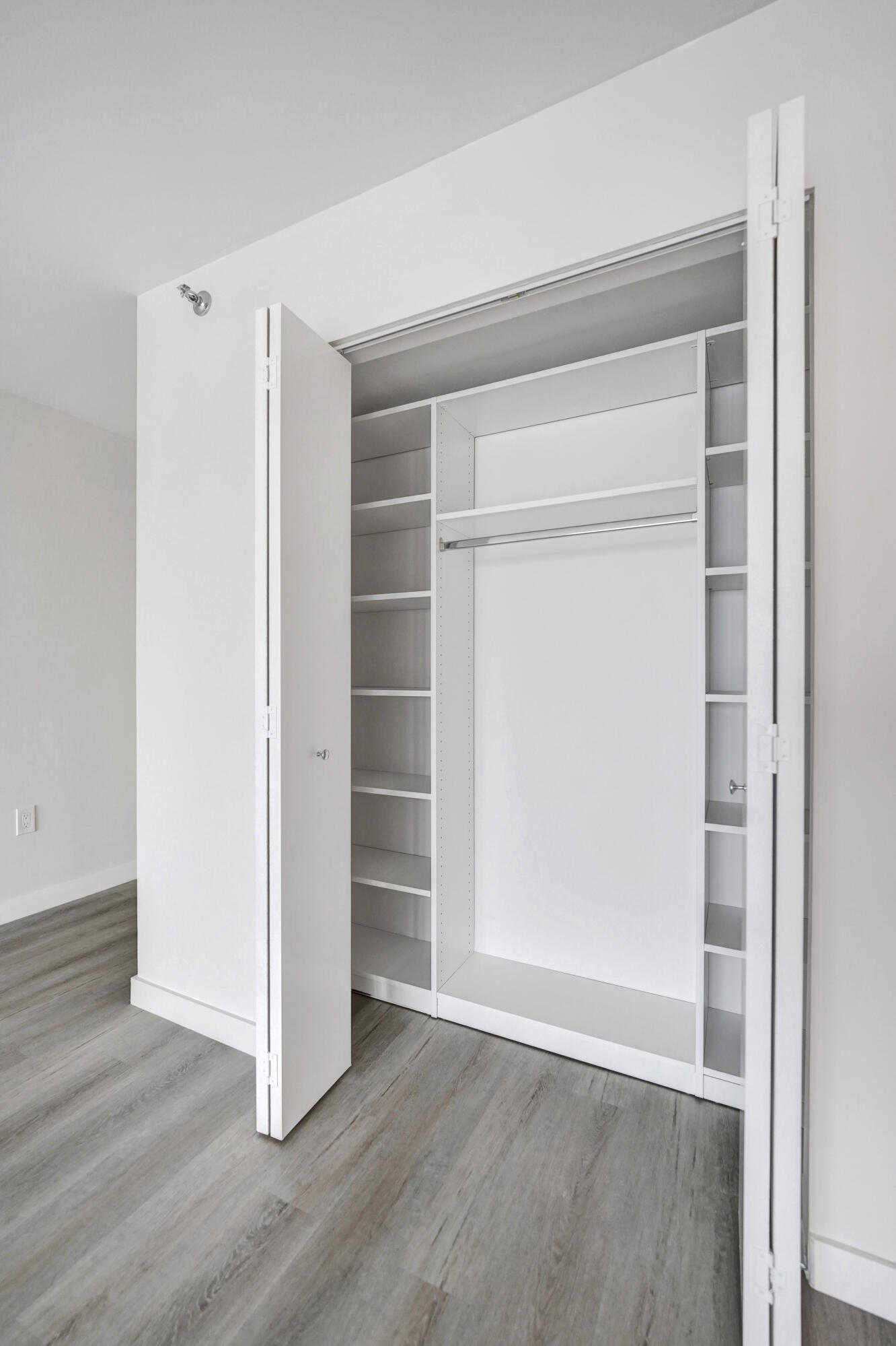 SUMMIT CONDO - Residential