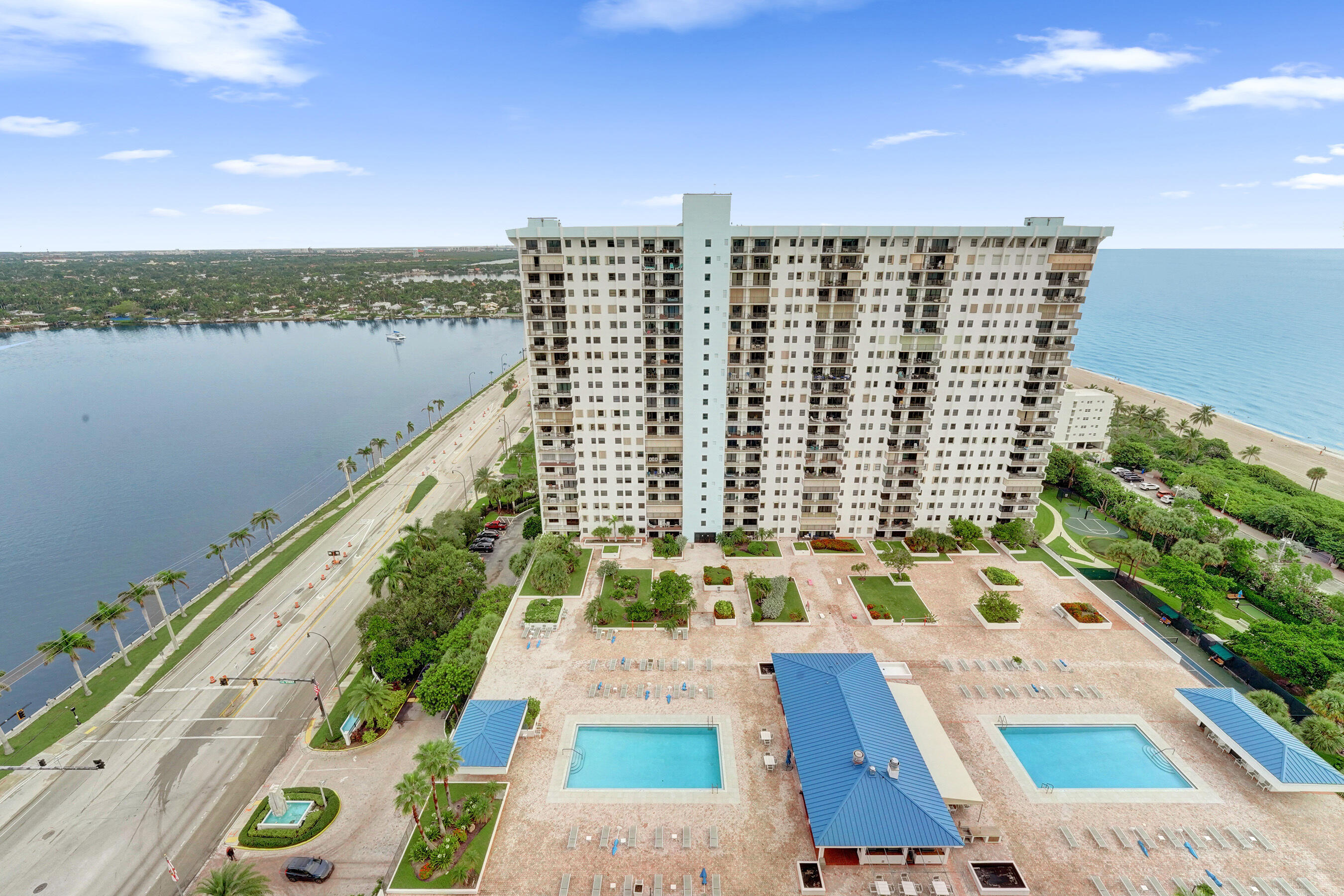 SUMMIT CONDO - Residential