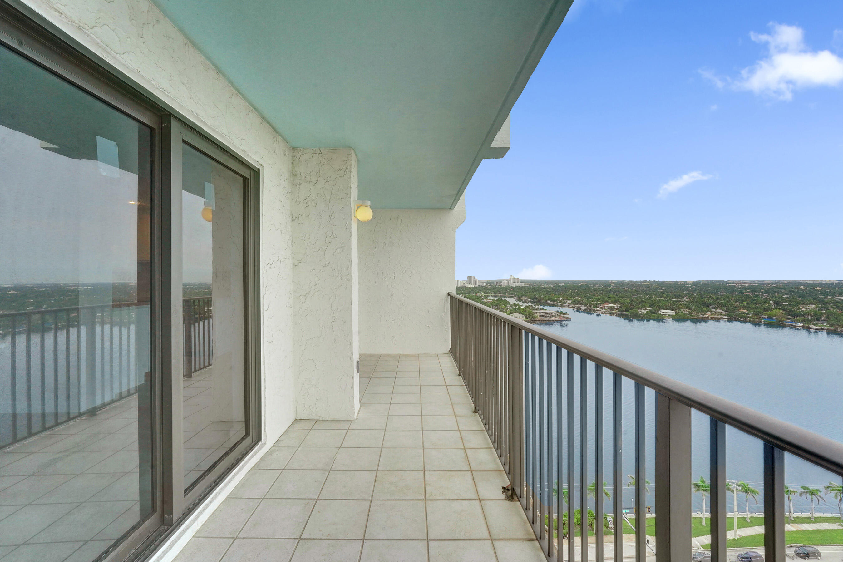 SUMMIT CONDO - Residential